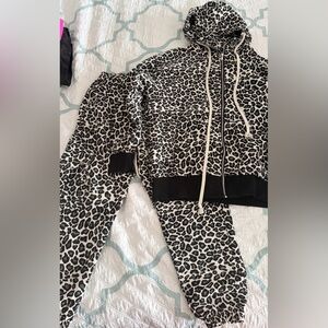 Chic Leopard Print Women's Joggers